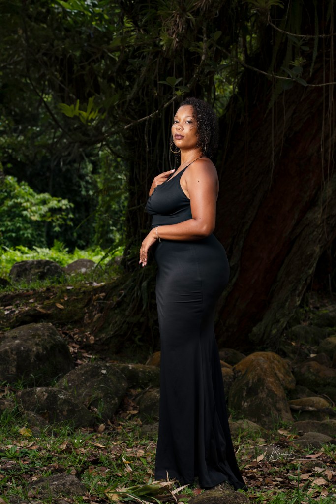 ©Sarah en robe noire 1